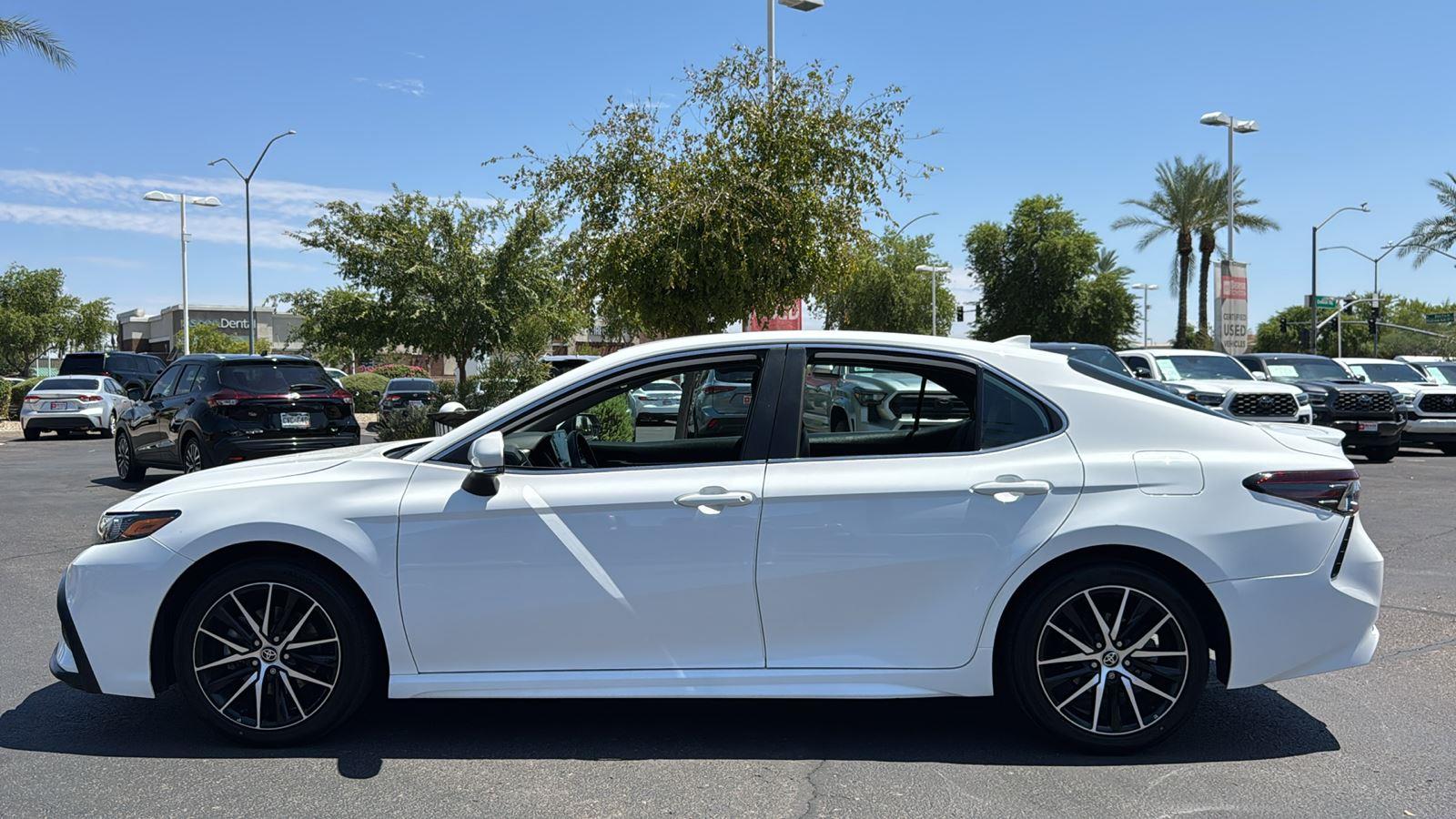 2023 Toyota Camry SE photo 4