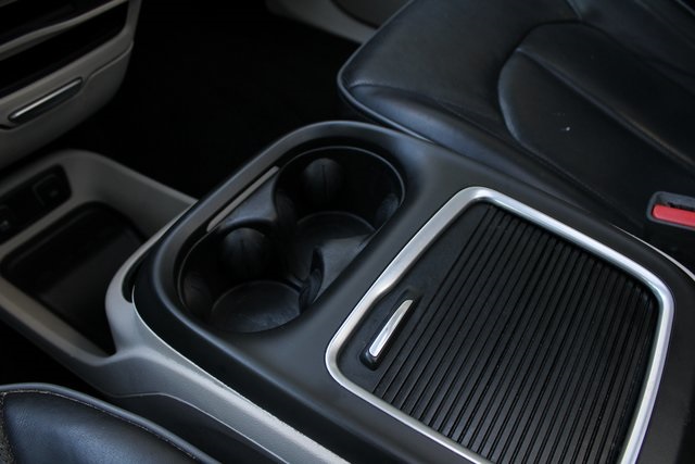 2019 Chrysler Pacifica Limited photo 4