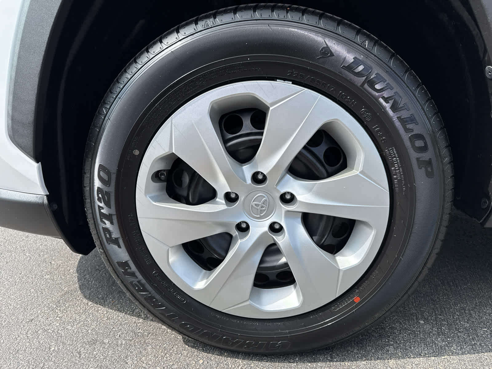 2019 Toyota RAV4 LE photo 8
