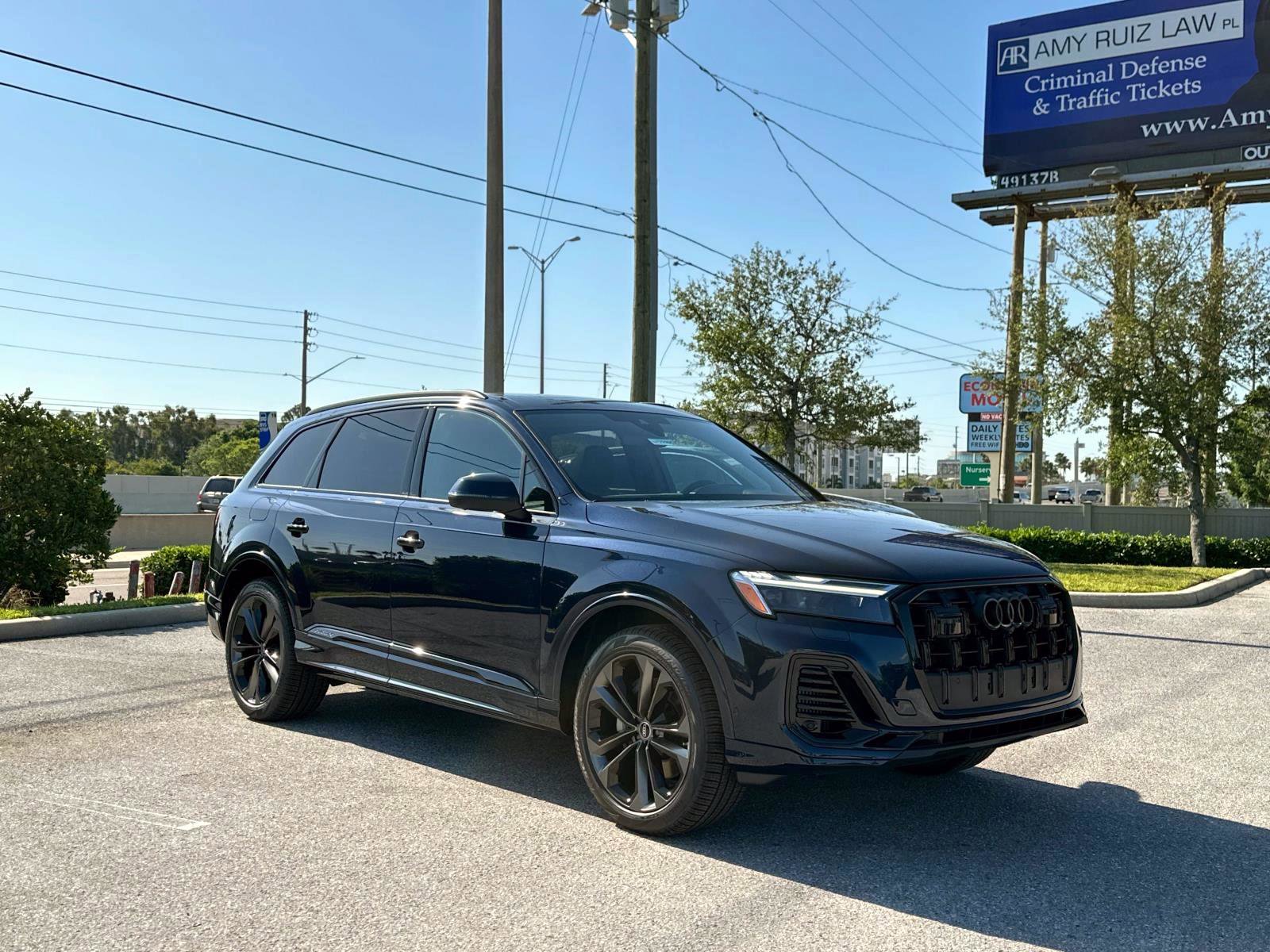 2025 Audi Q7 55 Premium Plus photo 2