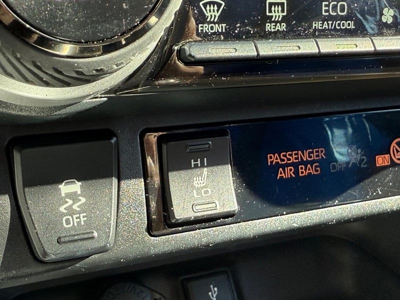 2022 Toyota RAV4 XLE photo 26
