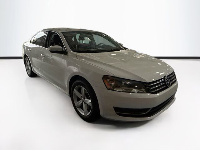 2014 Volkswagen Passat SE photo 2