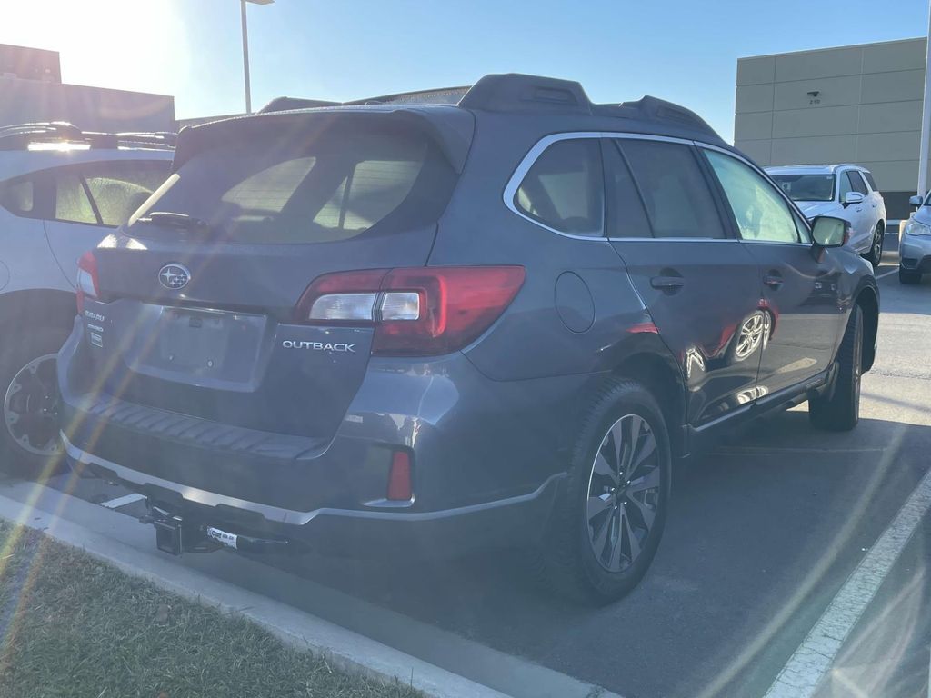 2015 Subaru Outback 2.5i Limited photo 3