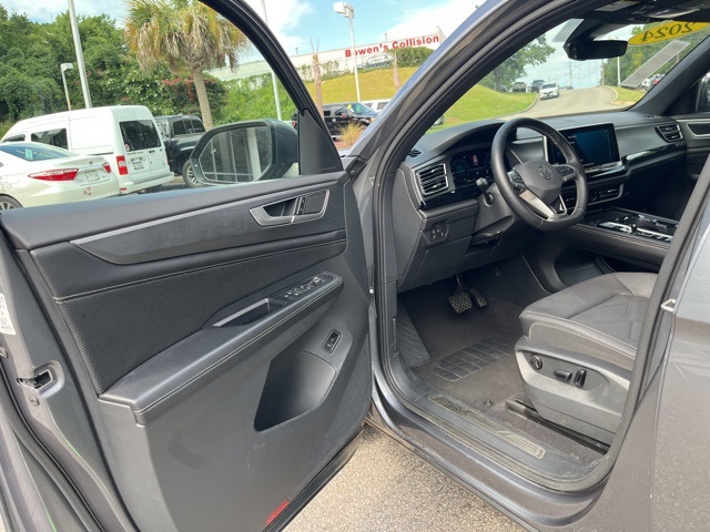 2024 Volkswagen Atlas Cross Sport SE Technology photo 4
