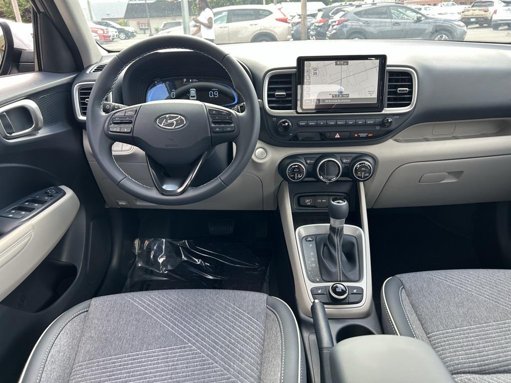 2025 Hyundai Venue Limited photo 21