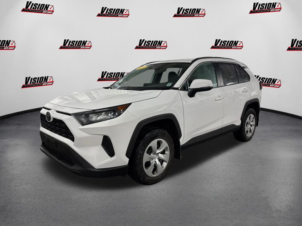 2021 Toyota RAV4 LE's photo