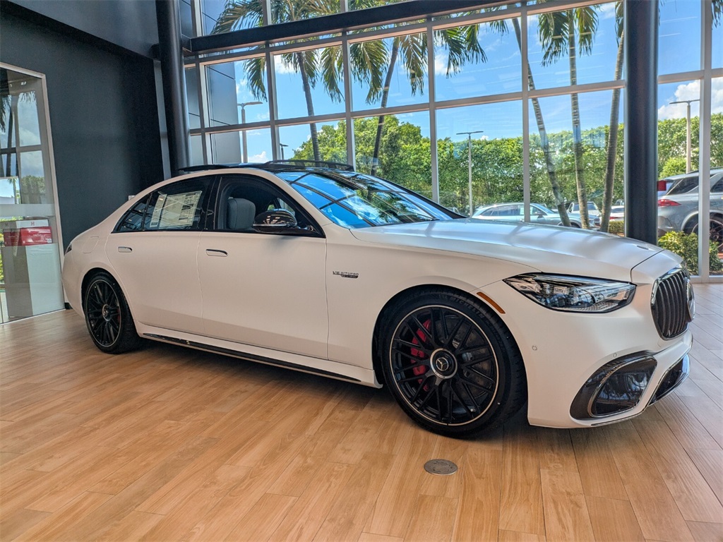 Berline Mercedes Classe C Vs Bmw Serie New 2026 Mercedes-Benz S - Main Image