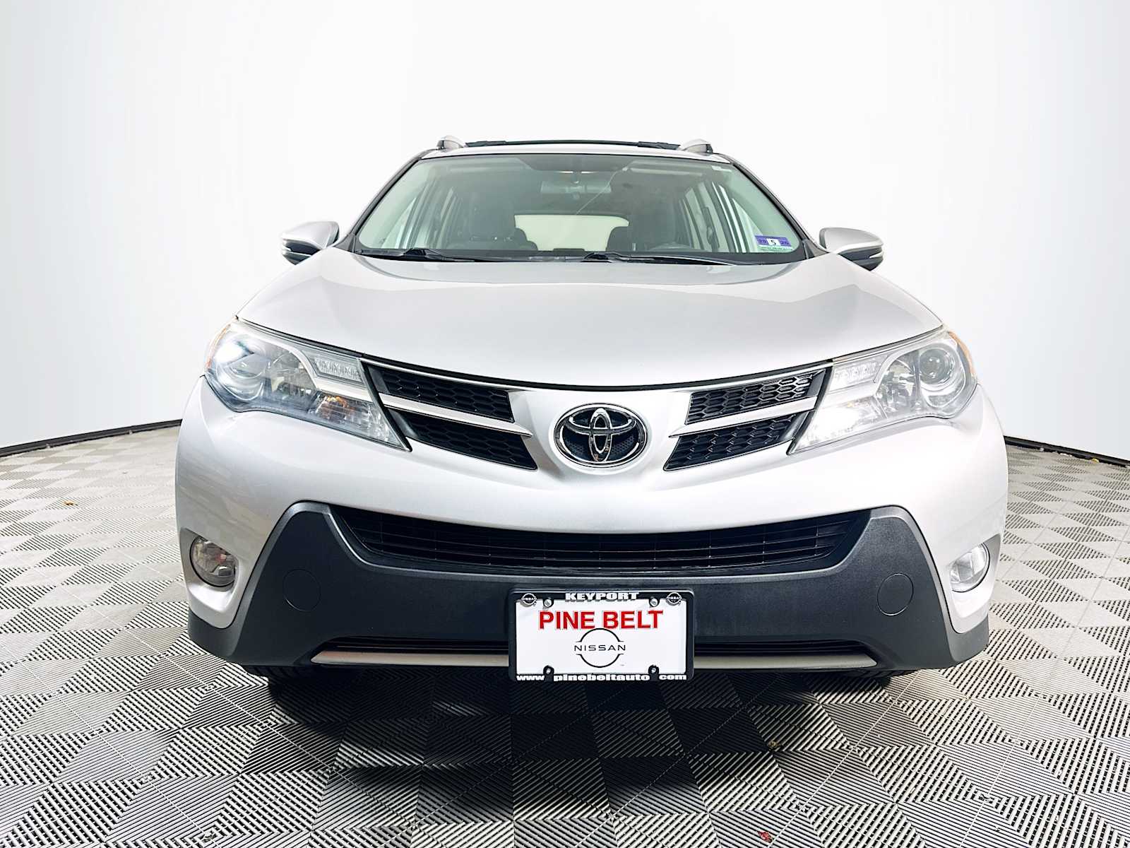 2015 Toyota RAV4 XLE photo 2