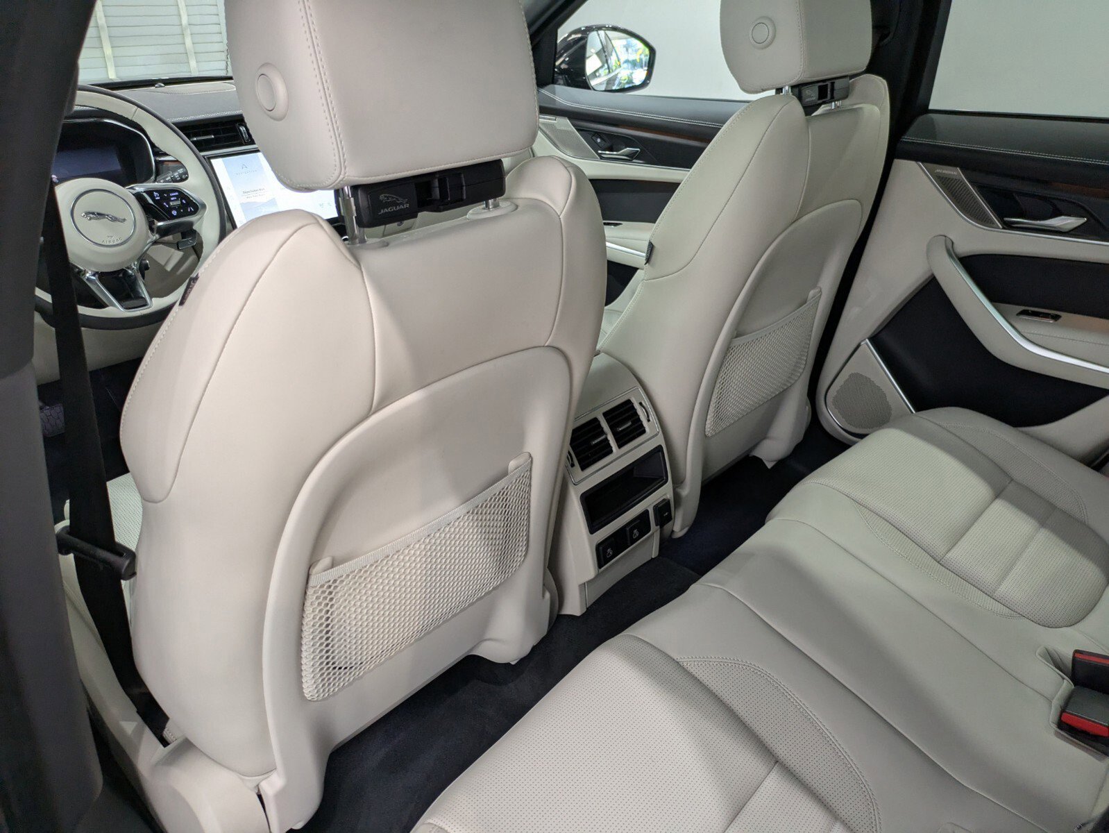 2026 Jaguar F-PACE P250 R-Dynamic S photo 12