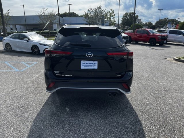 2023 Toyota Highlander L photo 3