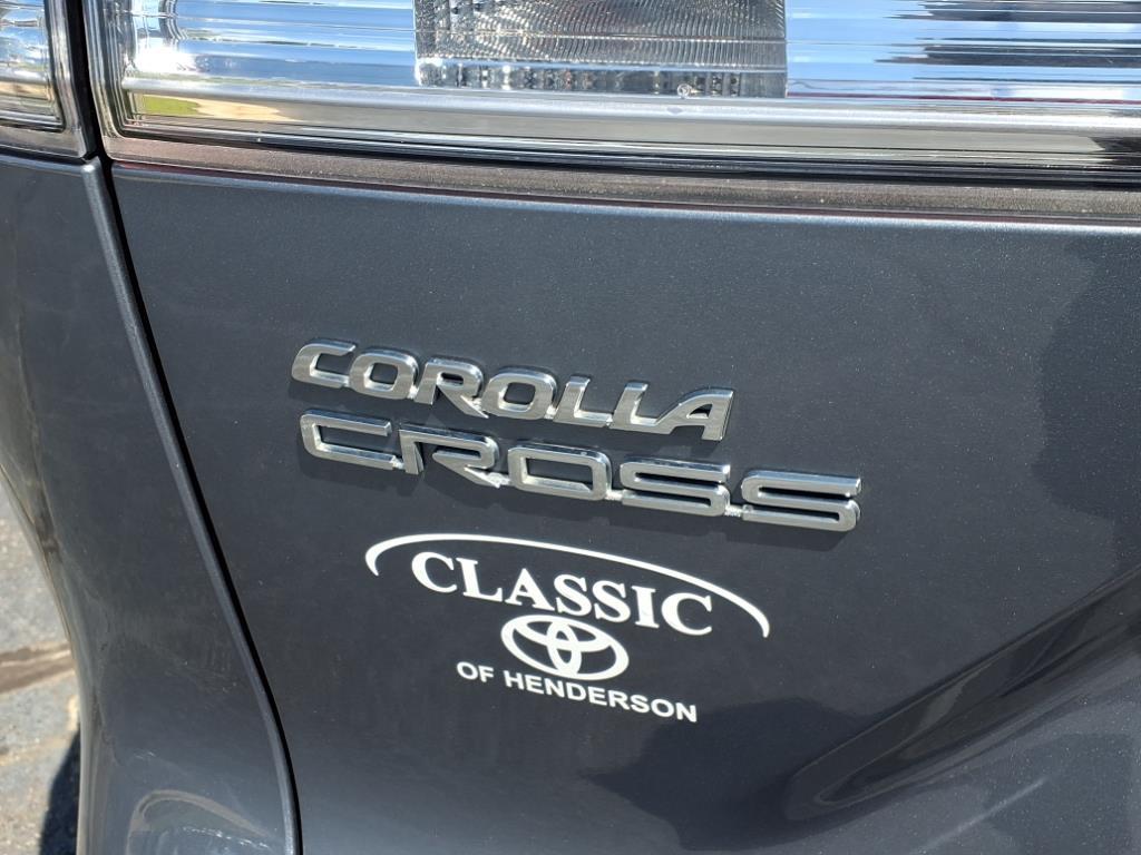 2023 Toyota Corolla Cross L photo 2