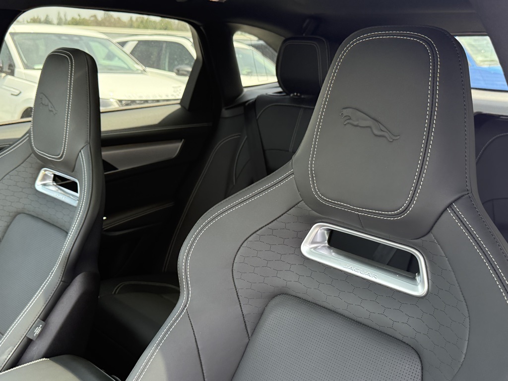 2026 Jaguar F-PACE P250 R-Dynamic S photo 5