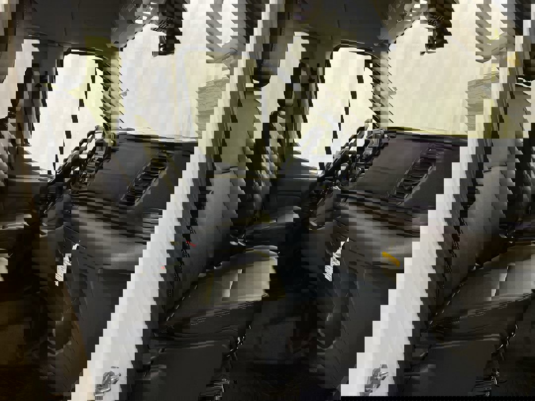 New 2025 OXFORD WHITE Ford XL image 14