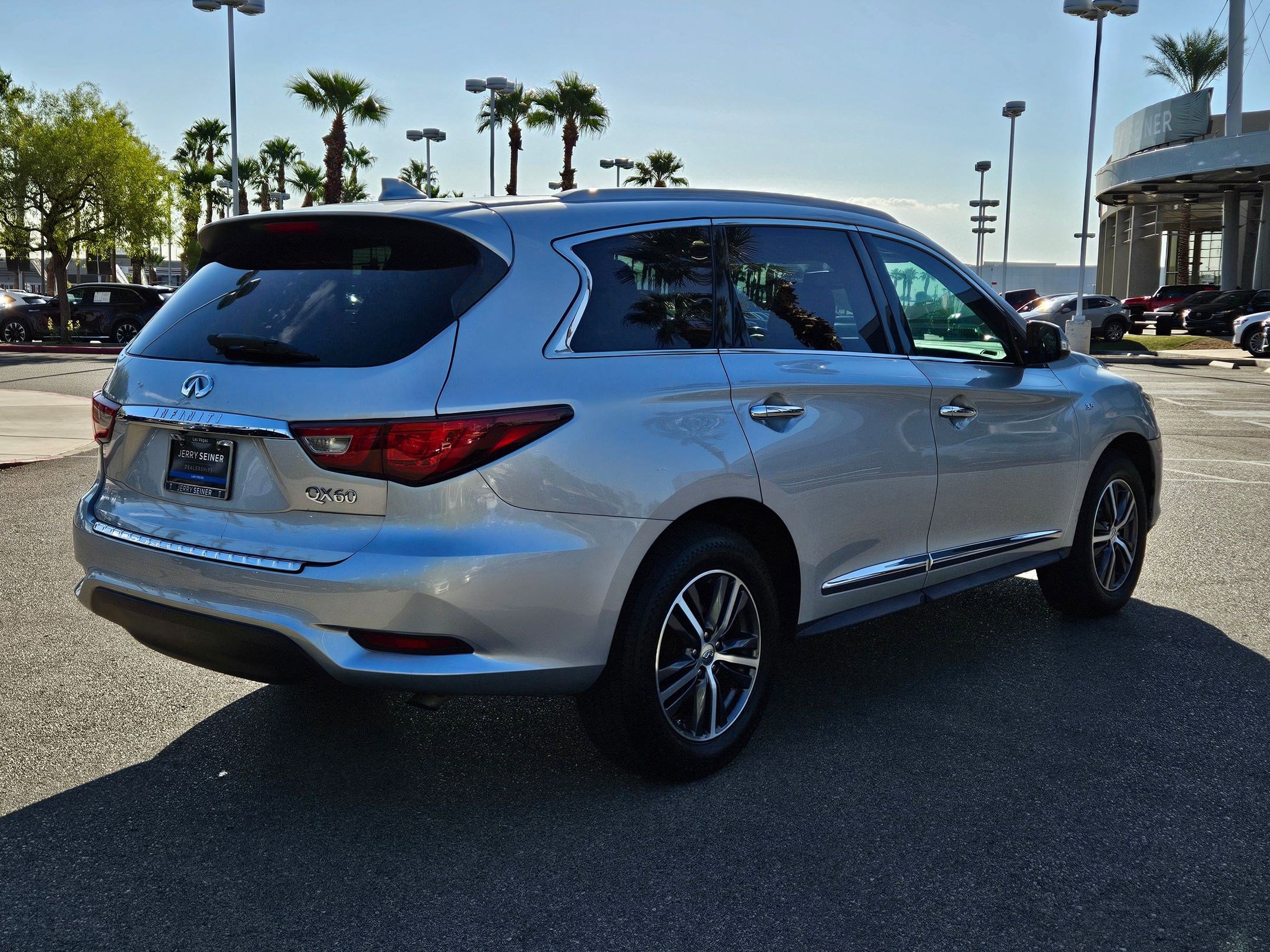 2017 Infiniti QX60 Base photo 5