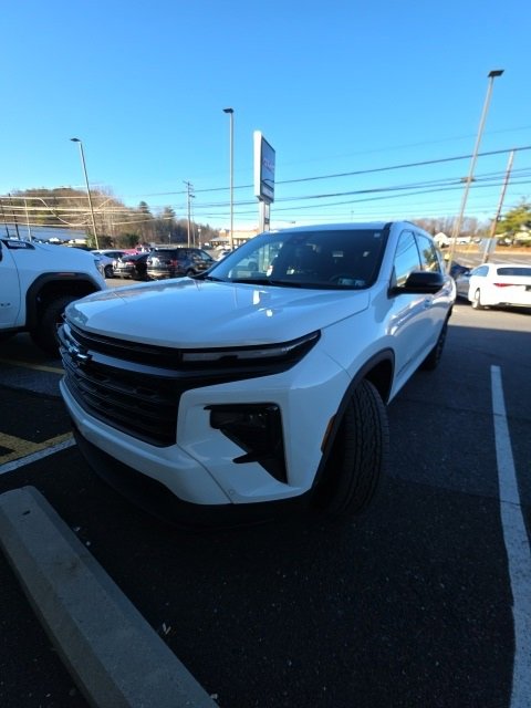 2024 Chevrolet Traverse photo 2