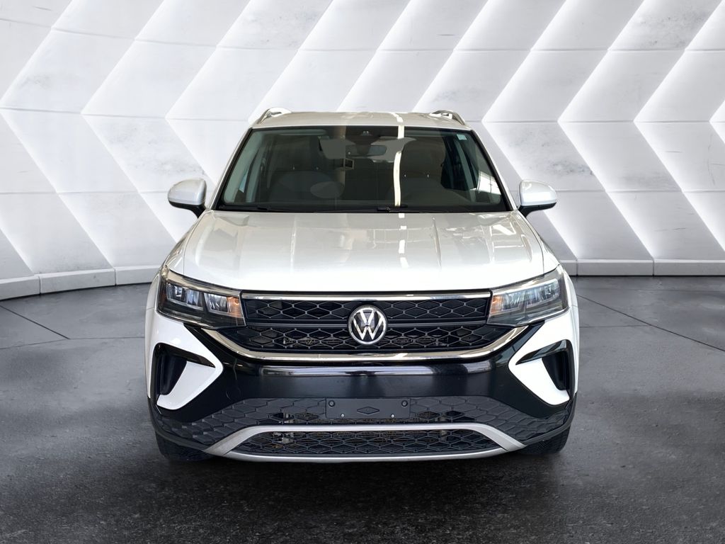 2022 Volkswagen Taos SE photo 2