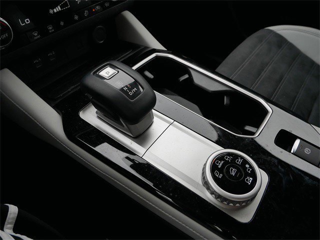 2025 Mitsubishi Outlander SE photo 16