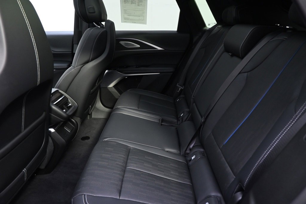 2025 Cadillac Lyriq Luxury photo 19
