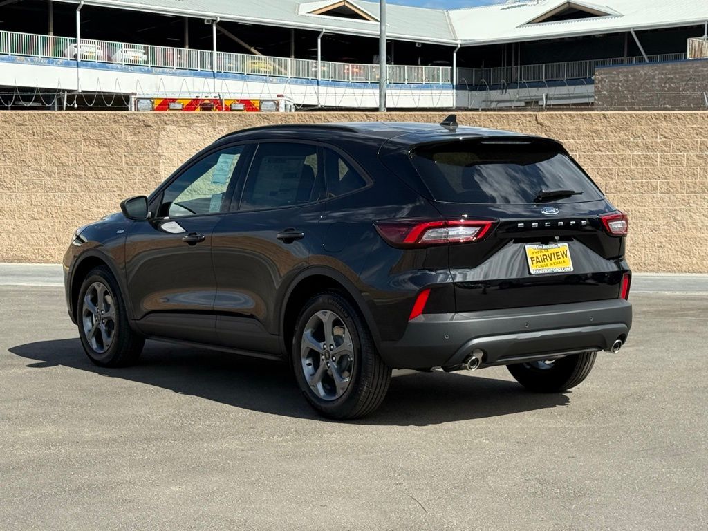 2025 Ford Escape ST-Line photo 4