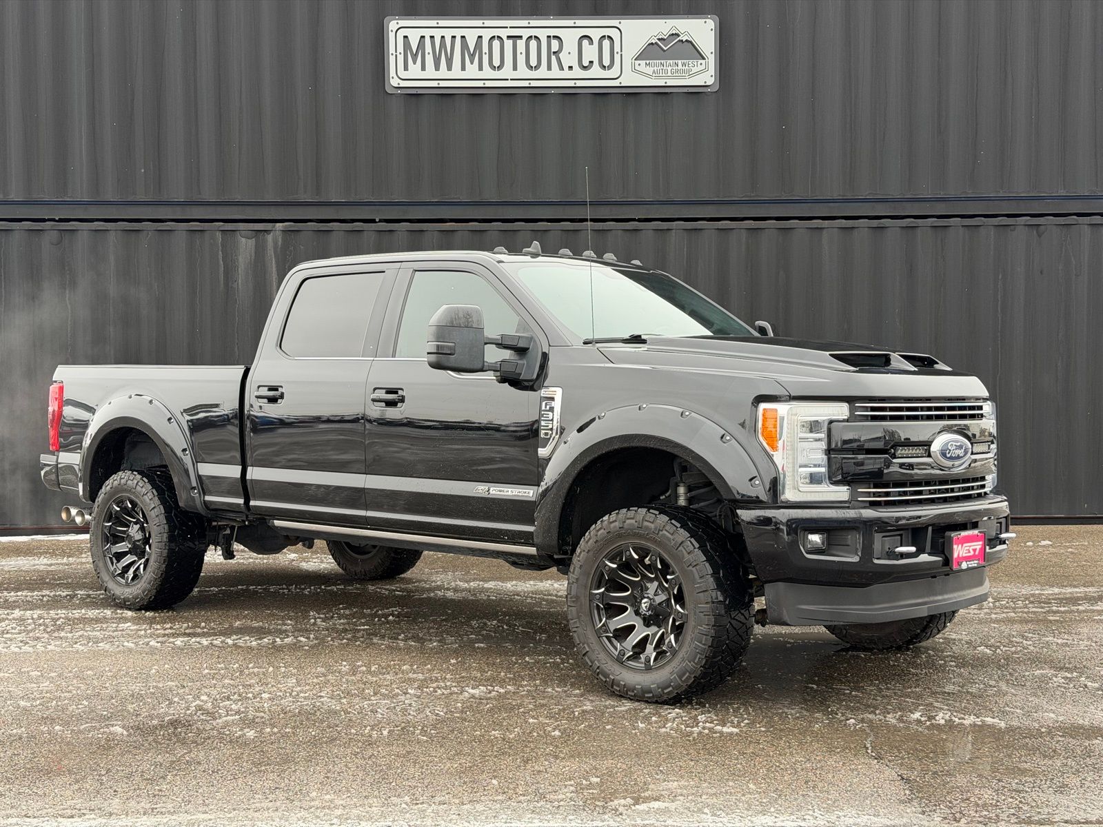 2019 Ford F-350 Super Duty Platinum's photo