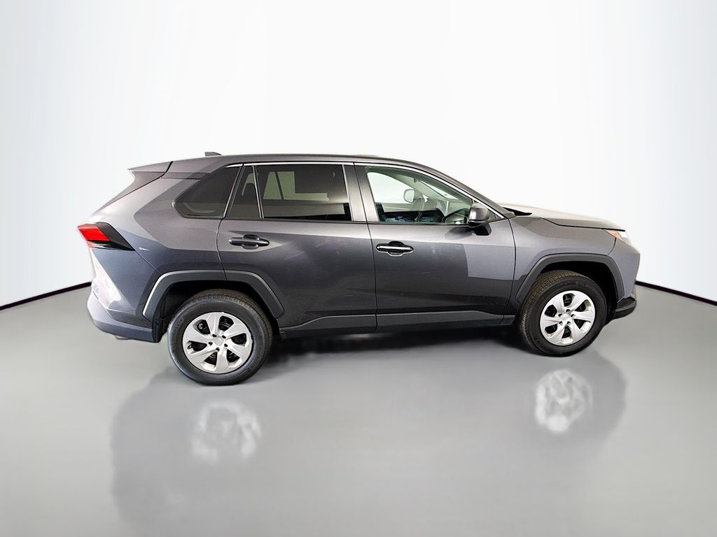 2024 Toyota RAV4 LE photo 8