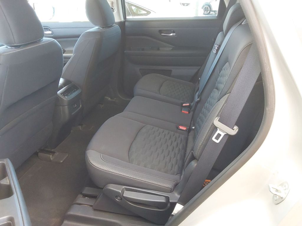 2022 Nissan Pathfinder S photo 4