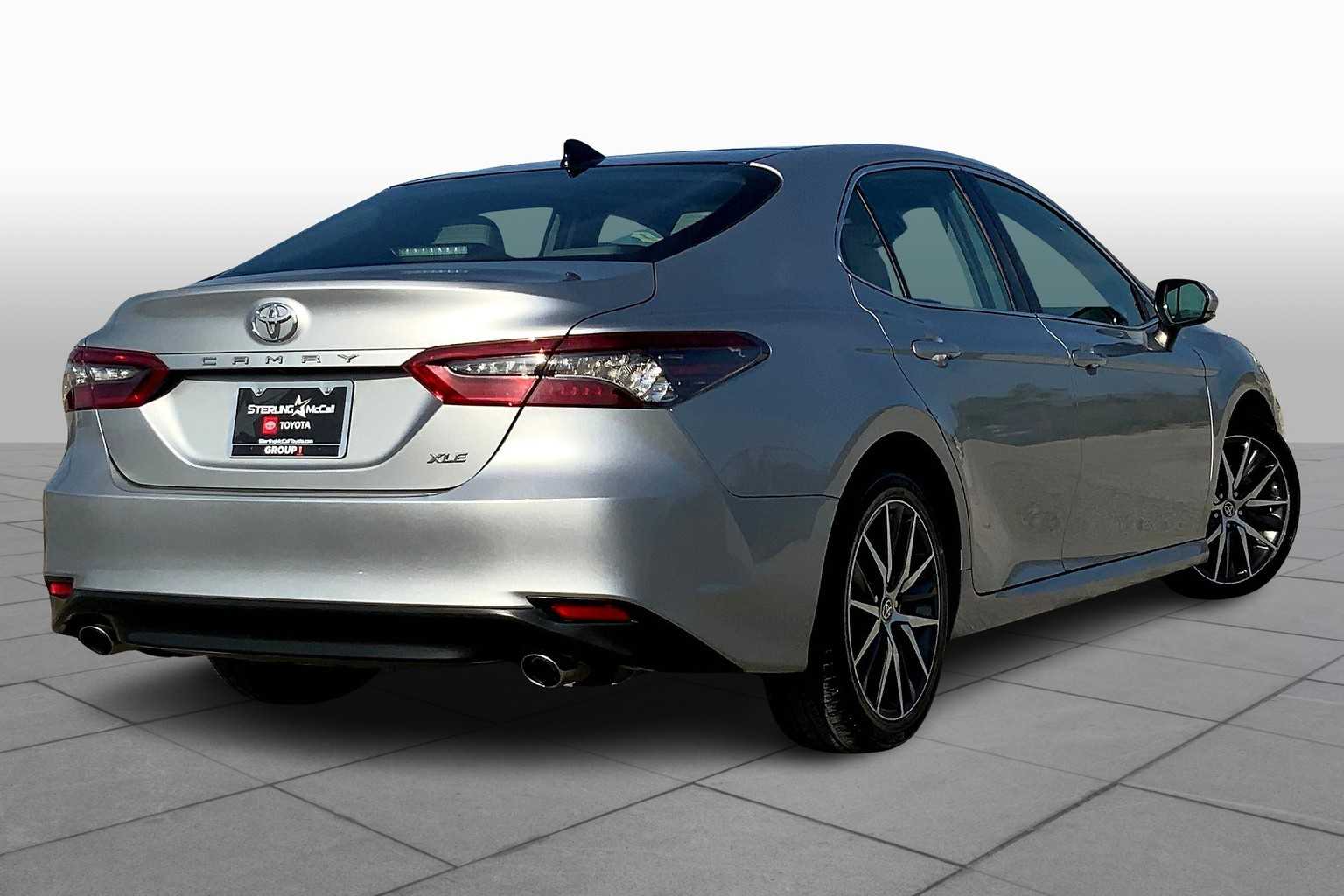 2022 Toyota Camry XLE V6 photo 12