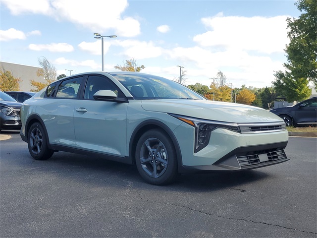 2025 Kia K4 LXS photo 3