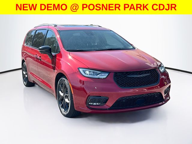 2026 Chrysler Pacifica Limited photo 3