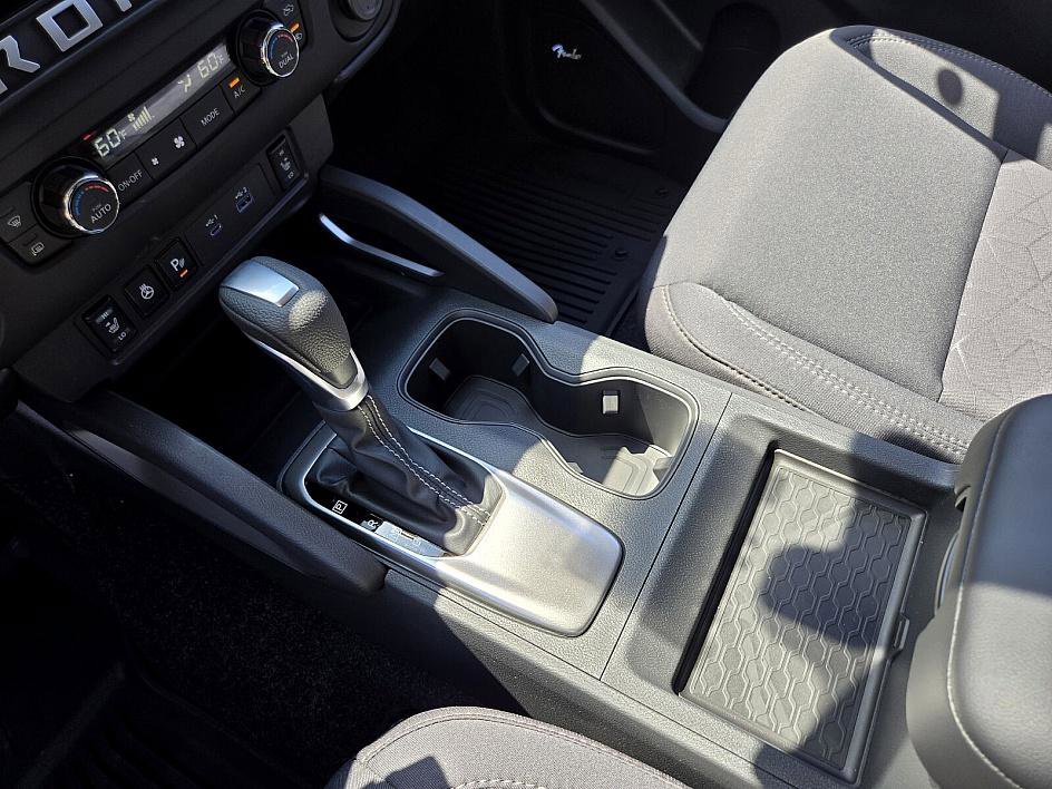 2025 Nissan Frontier Crew Cab SV photo 14