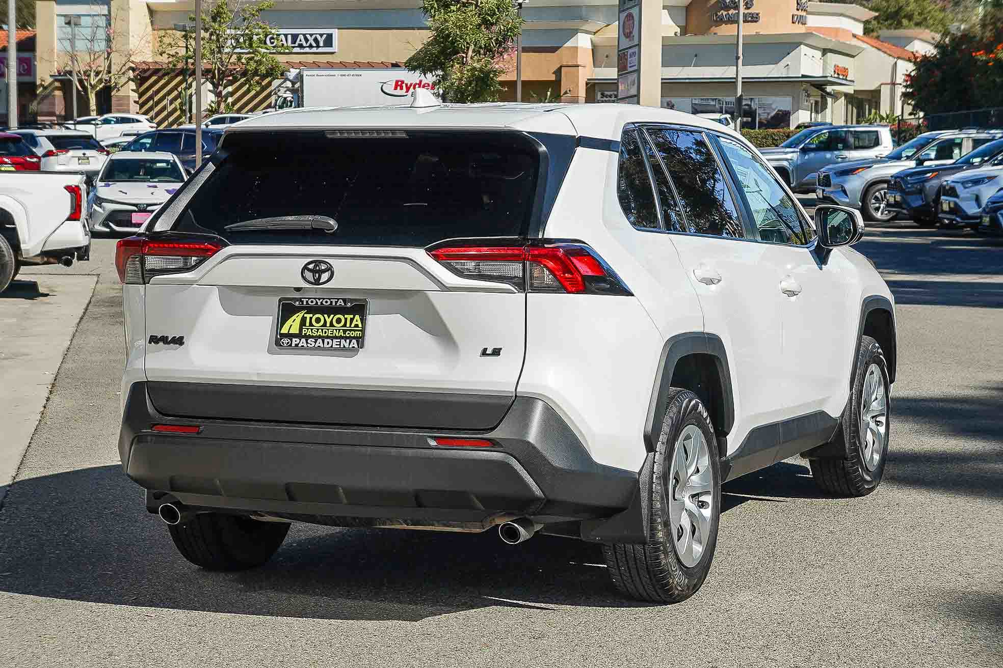 2022 Toyota RAV4 LE photo 4