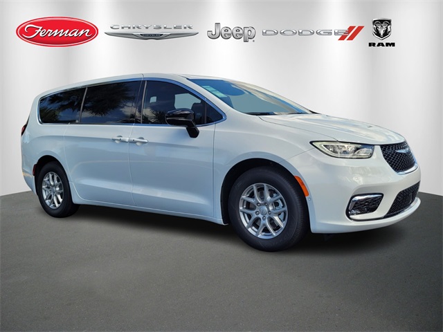 2026 Chrysler Pacifica Select's photo