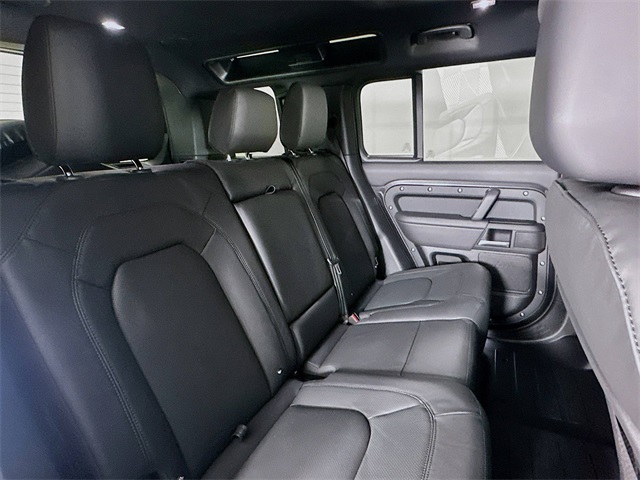 2025 Land Rover Defender 110 X-Dynamic SE photo 24