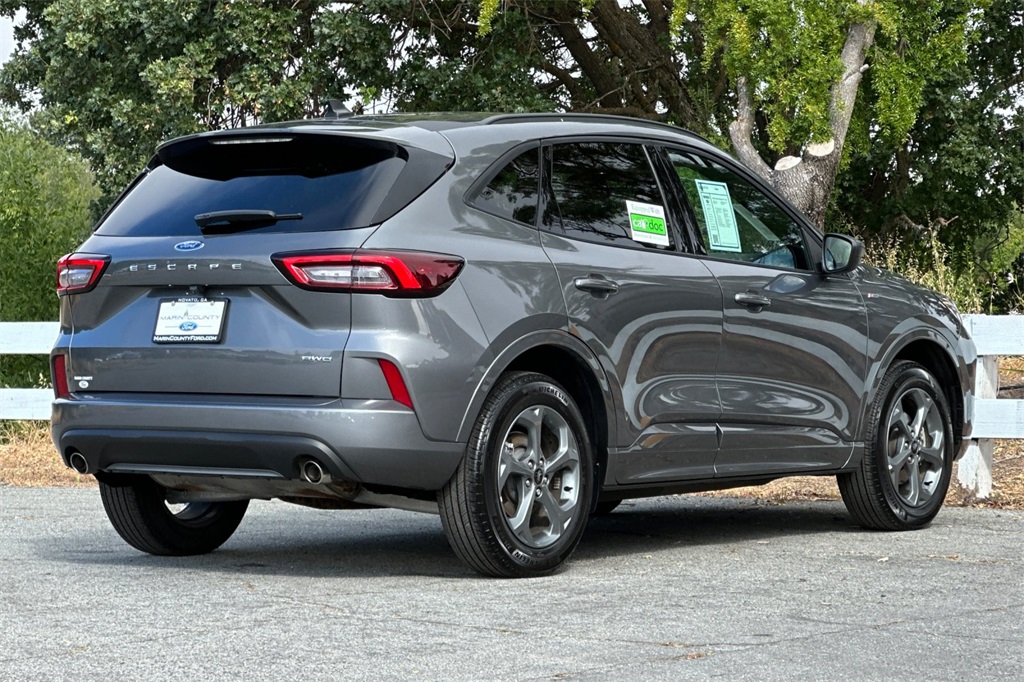 2024 Ford Escape ST-Line photo 4