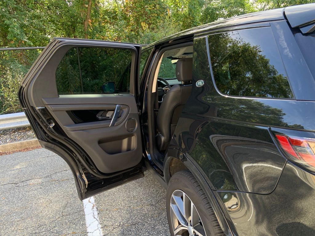 2025 Land Rover Discovery Sport S photo 15