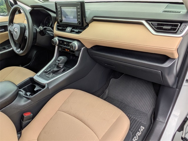 2019 Toyota RAV4 Hybrid XLE photo 25