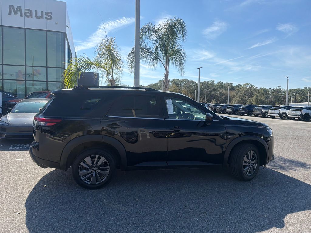 2024 Nissan Pathfinder SV photo 4