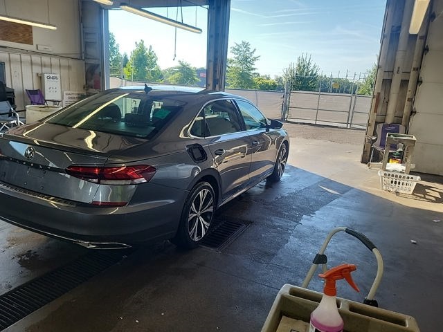 2021 Volkswagen Passat 2.0T SE photo 4