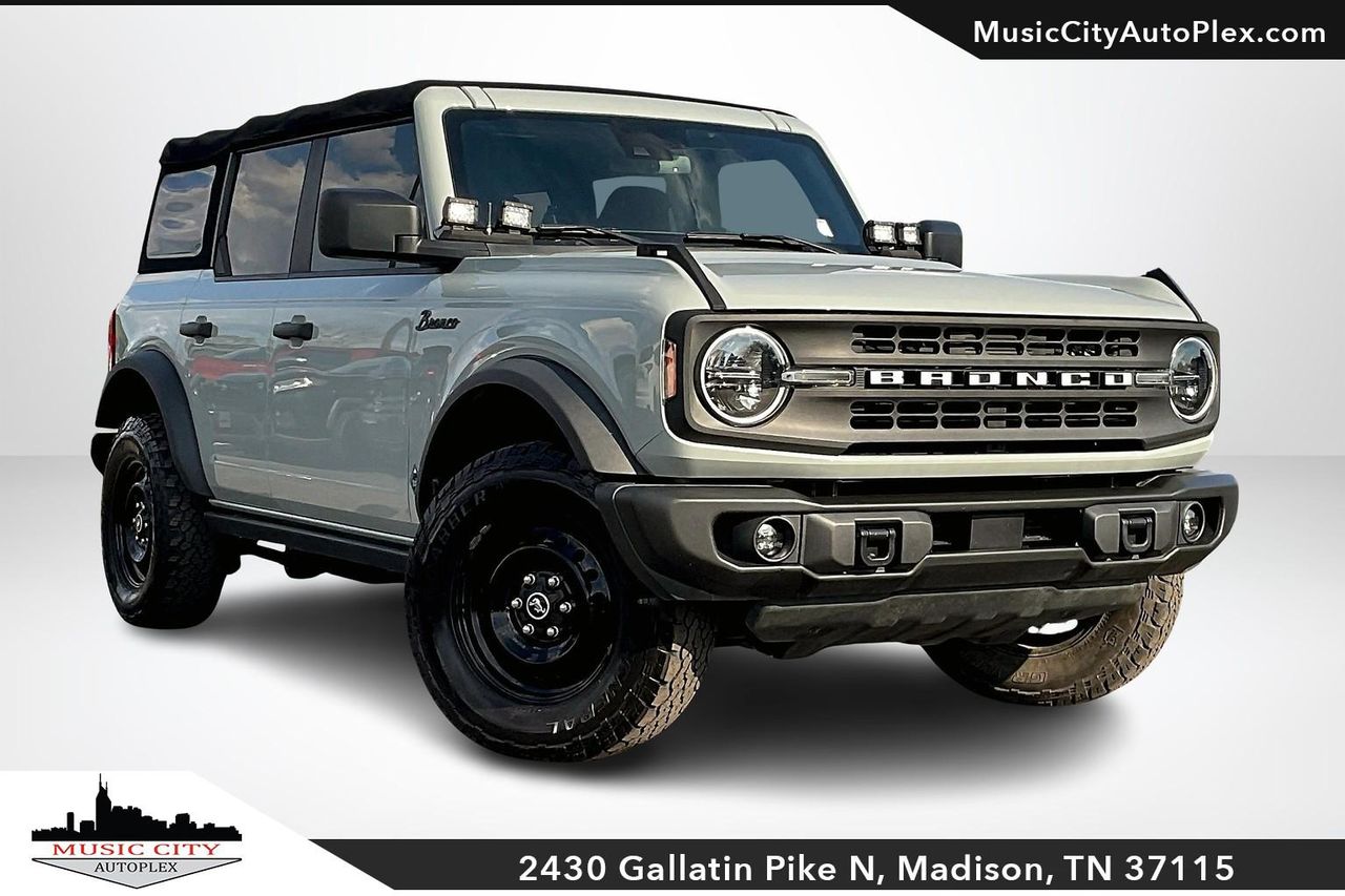 2023 Ford Bronco 4-Door Black Diamond's photo