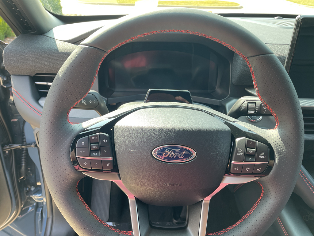 2025 Ford Explorer ST-Line photo 14