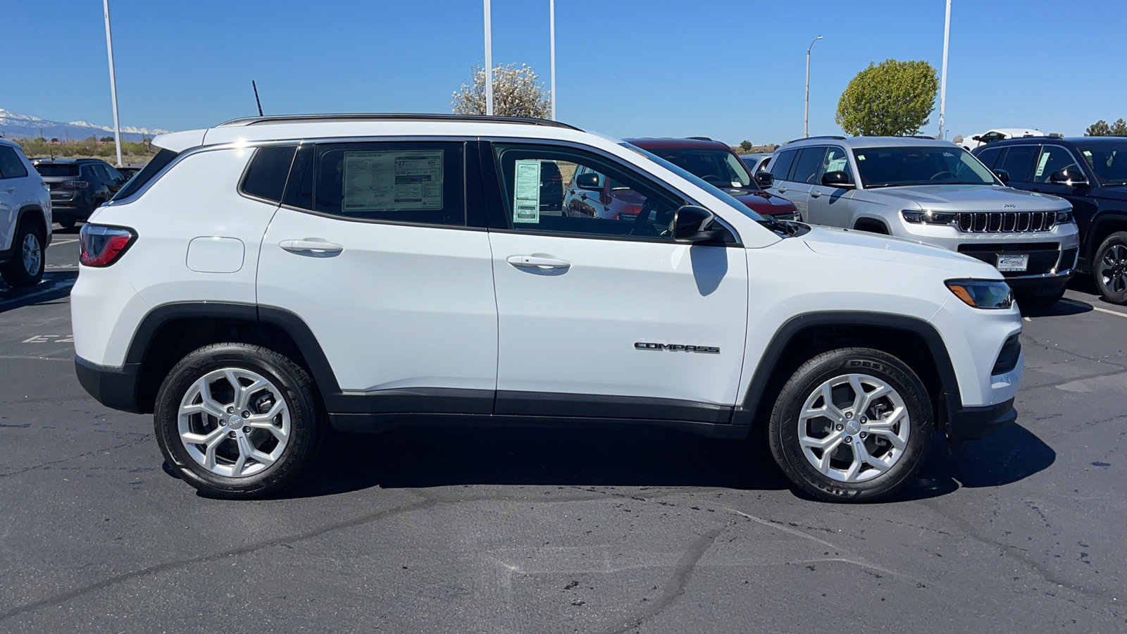 New 2024 Jeep Compass Latitude Sport Utility in Victorville 24J5020