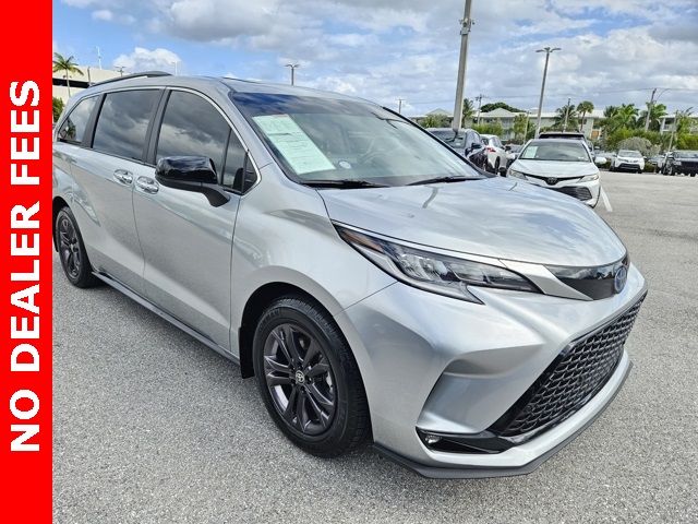 2024 Toyota Sienna XSE's photo