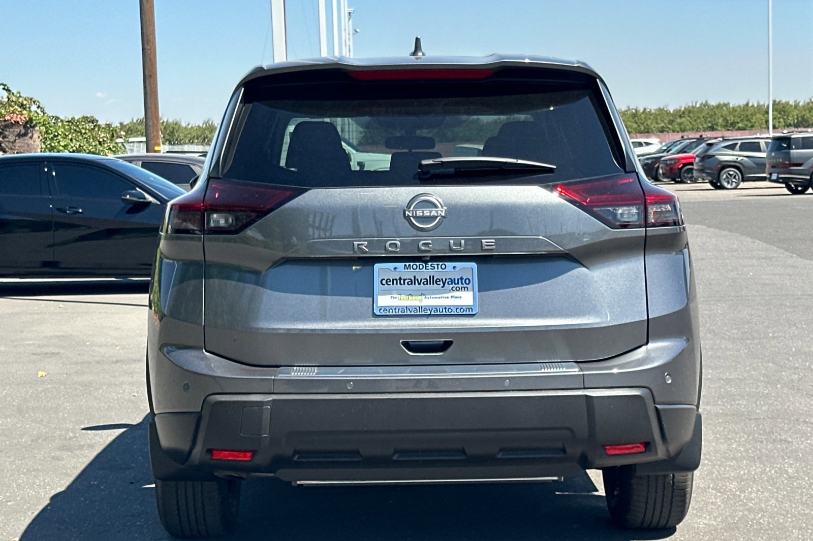 2026 Nissan Rogue SV photo 4