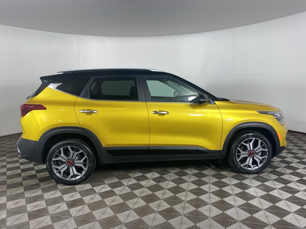 2022 Kia Seltos SX photo 2