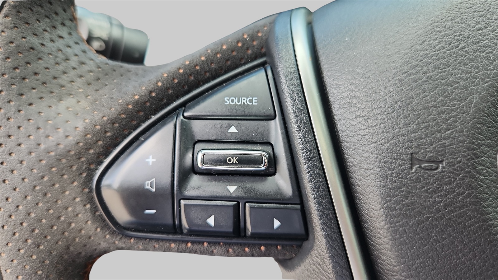 2023 Nissan Maxima SR photo 26
