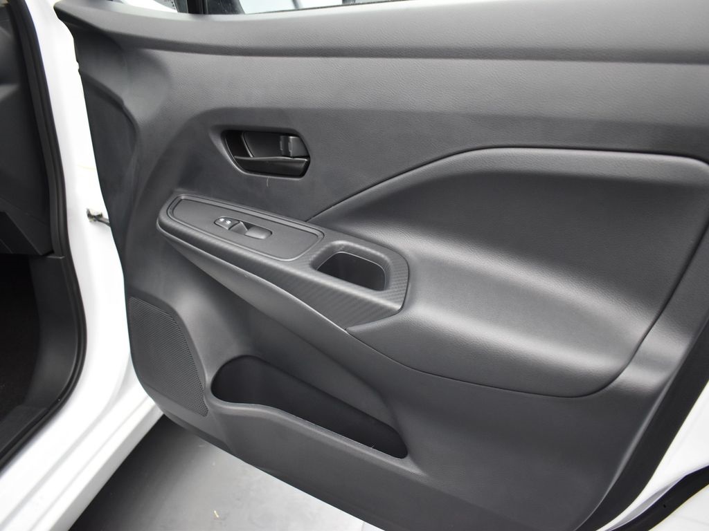 2025 Nissan Versa 1.6 S photo 17