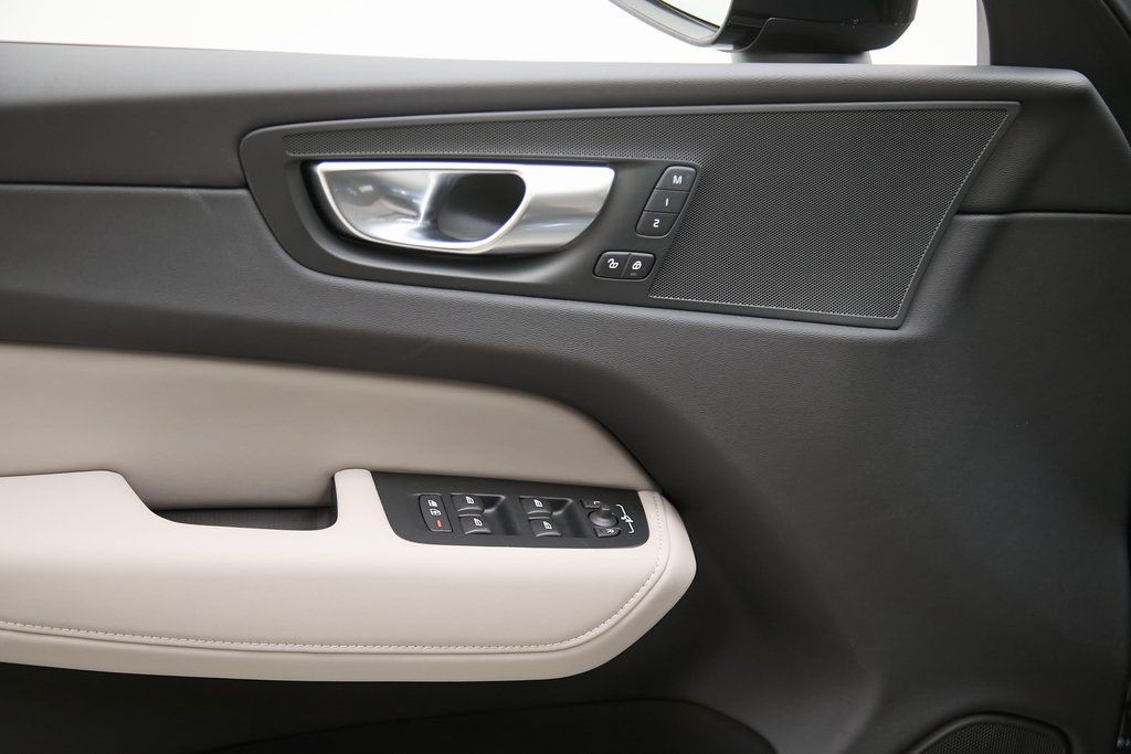 2026 VOLVO XC60 - Image 10