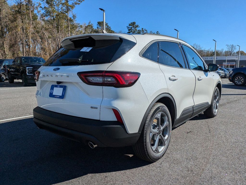 2025 Ford Escape ST-Line photo 3