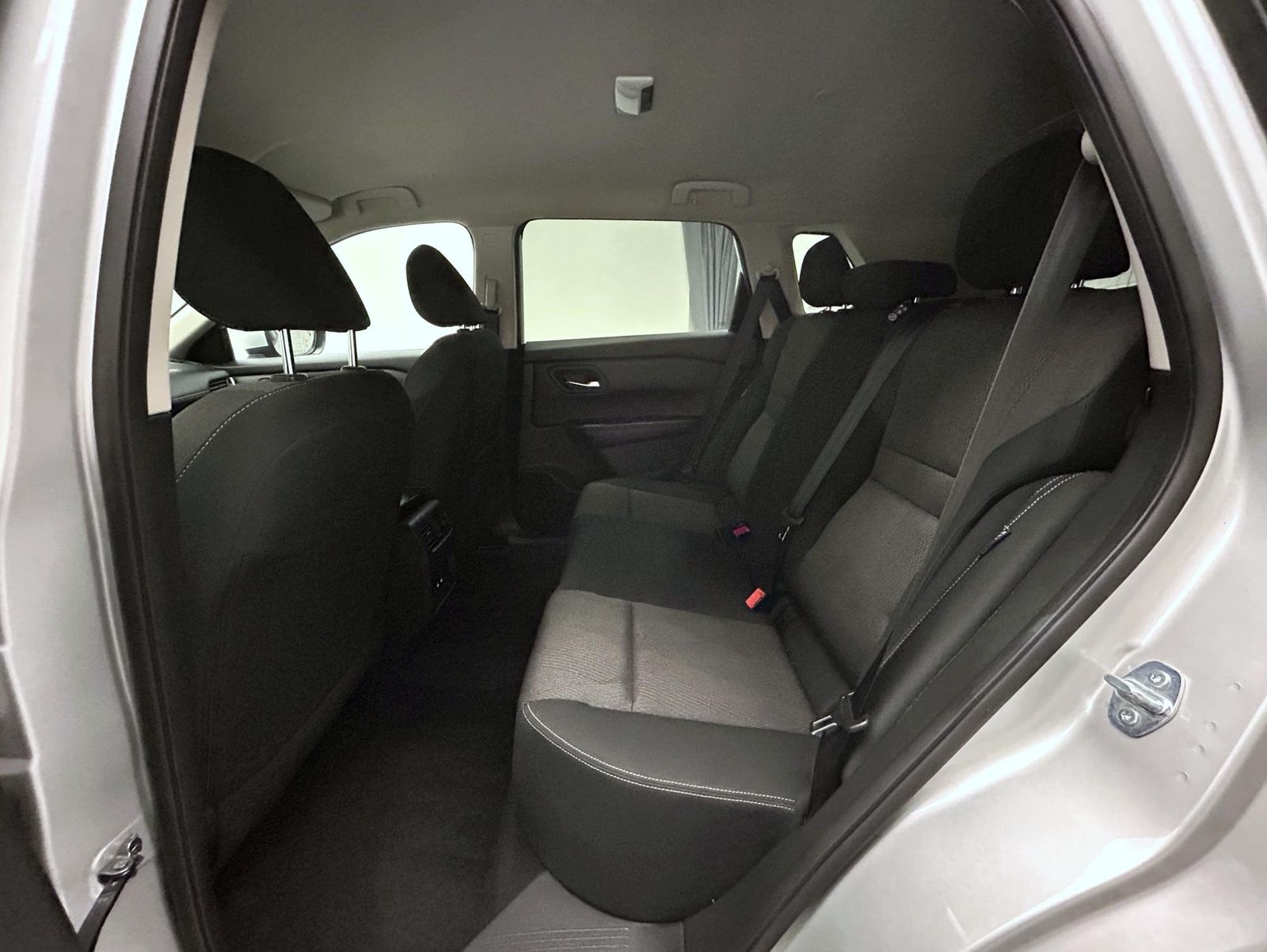 2024 Nissan Rogue SV photo 19