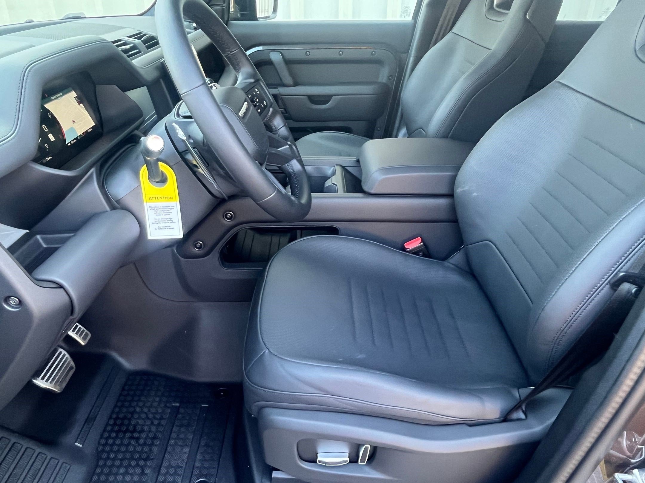 2025 Land Rover Defender 110 photo 4